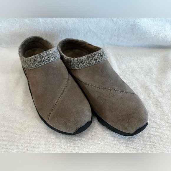 Vionic 8.5 Tan Taupe Slip-ons - Picture 7 of 7